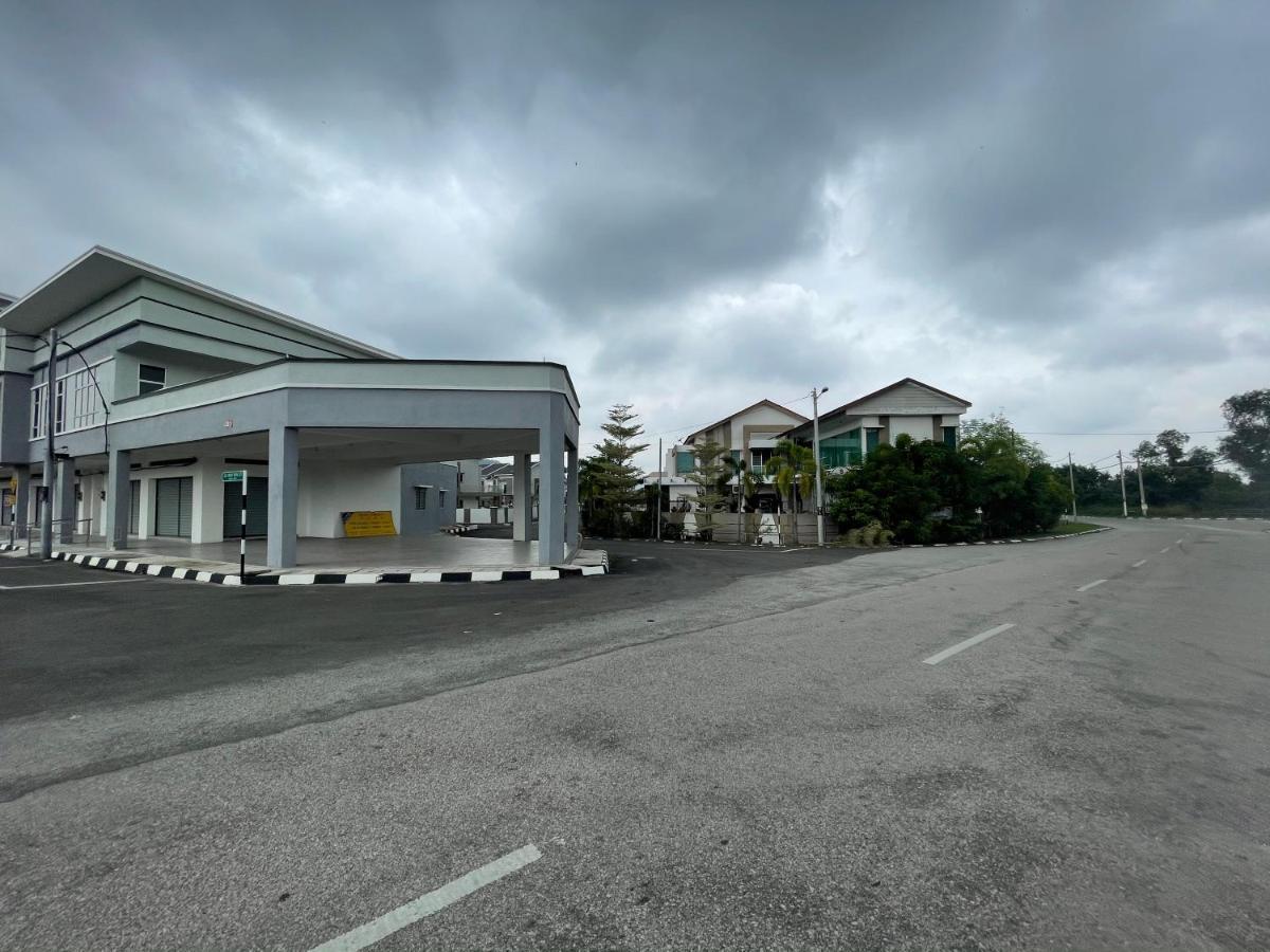 No 61 Nazirin Homestay Tmn Indah Raya 2 Manjung لومو المظهر الخارجي الصورة