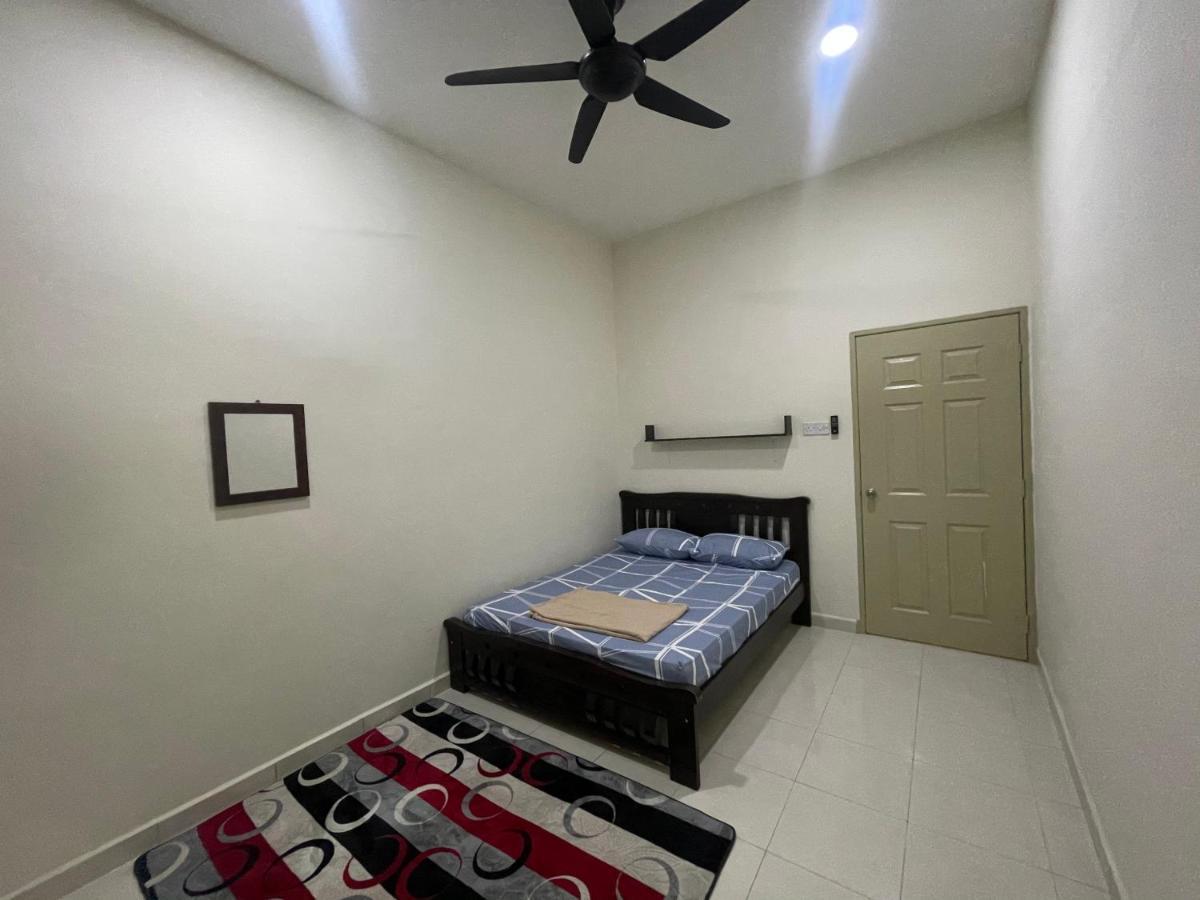 No 61 Nazirin Homestay Tmn Indah Raya 2 Manjung لومو المظهر الخارجي الصورة